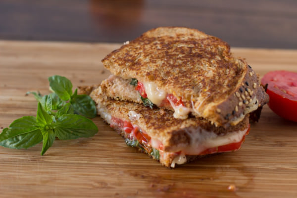 Oprahs-grilled-cheese-ohsweetbasil.com_-600x399